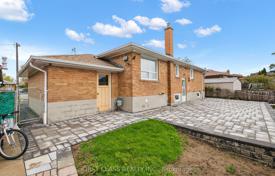 9 dormitorio casa de pueblo en Scarborough, Canadá. C$1 763 000