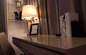 2-dormitorio apartamentos en condominio en Watthana, Tailandia. $2 900  por semana