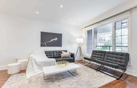 8 dormitorio adosado en North York, Canadá. C$1 408 000