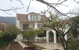 7 dormitorio chalet 630 m² en Tivat city, Montenegro. 850 000 €