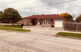 Casa de pueblo – Etobicoke, Toronto, Ontario,  Canadá. C$1 174 000