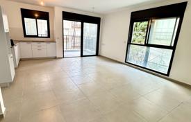 3 dormitorio piso 75 m² en Bat Yam, Israel. $667 000
