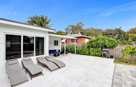3 dormitorio casa de pueblo 168 m² en Miami, Estados Unidos. $750 000