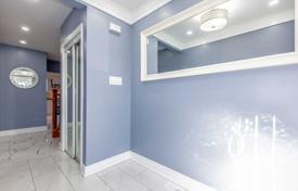 12 dormitorio casa de pueblo en Scarborough, Canadá. C$1 944 000