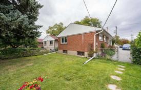 Casa de pueblo – Etobicoke, Toronto, Ontario,  Canadá. C$1 259 000