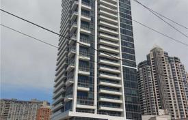 4 dormitorio piso en North York, Canadá. C$893 000