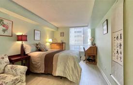 5 dormitorio piso en North York, Canadá. C$906 000