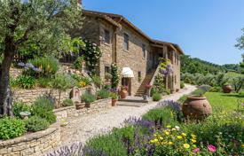 12 dormitorio finca rústica 395 m² en Assisi, Italia. 1 200 000 €