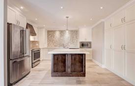 8 dormitorio piso en Etobicoke, Canadá. C$1 283 000