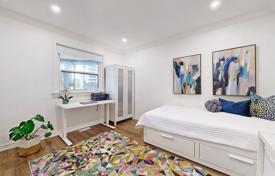 7 dormitorio casa de pueblo en Scarborough, Canadá. C$1 125 000