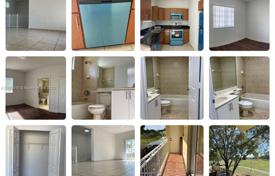Casa de pueblo – Hialeah, Florida, Estados Unidos. $420 000