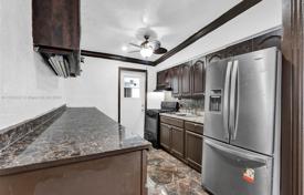 4 dormitorio casa de pueblo 152 m² en Miami, Estados Unidos. $465 000