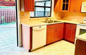 3 dormitorio casa de pueblo 144 m² en Miami, Estados Unidos. $425 000