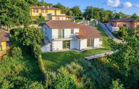 7 dormitorio villa 208 m² en Magione, Italia. 525 000 €