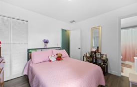 5 dormitorio casa de pueblo 168 m² en Miami, Estados Unidos. $600 000