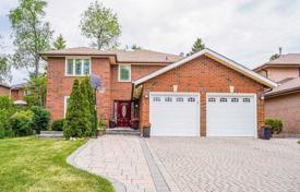 Casa de pueblo – Scarborough, Toronto, Ontario,  Canadá. C$1 377 000