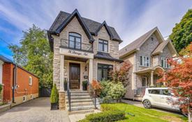 Casa de pueblo – East York, Toronto, Ontario,  Canadá. C$2 195 000