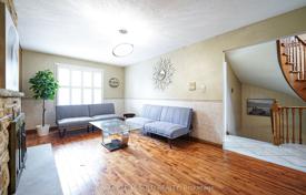 9 dormitorio casa de pueblo en Scarborough, Canadá. C$1 552 000