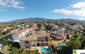7 dormitorio casa de pueblo 546 m² en Empuriabrava, España. 1 990 000 €