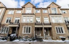 4 dormitorio adosado en Etobicoke, Canadá. C$1 557 000