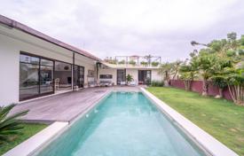 Villa – Tumbak Bayuh, Mengwi, Bali,  Indonesia. $398 000