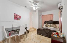 3 dormitorio casa de pueblo 127 m² en Coral Gables, Estados Unidos. $680 000