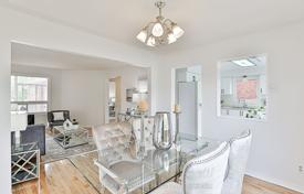 9 dormitorio casa de pueblo en Scarborough, Canadá. C$1 461 000