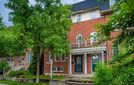 Adosado – York, Toronto, Ontario,  Canadá. C$1 254 000