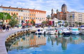 New residential complex with apartments en Saint-Raphael, Francia. de 302 000 €