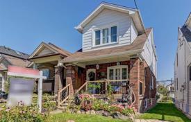 Casa de pueblo – East York, Toronto, Ontario,  Canadá. C$1 164 000