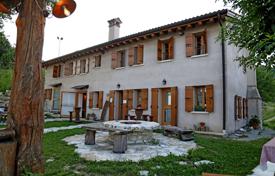 6 dormitorio villa 400 m² en Treviso, Italia. 960 000 €