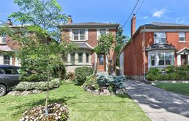 Casa de pueblo – East York, Toronto, Ontario,  Canadá. C$2 192 000