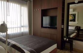 1-dormitorio apartamentos en condominio en Khlong Toei, Tailandia. $129 000