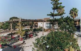 Villa – Llubí, Islas Baleares, España. 8 500 €  por semana