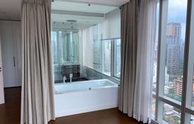 3-dormitorio apartamentos en condominio en Pathum Wan, Tailandia. $6 100  por semana