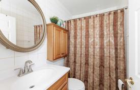 12 dormitorio casa de pueblo en Scarborough, Canadá. C$1 300 000