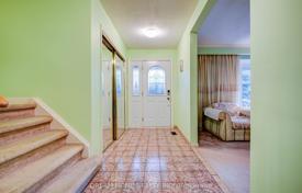 9 dormitorio casa de pueblo en Scarborough, Canadá. C$1 308 000