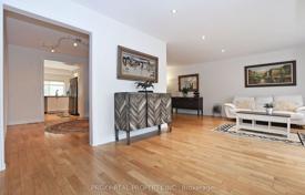 12 dormitorio casa de pueblo en North York, Canadá. C$2 378 000