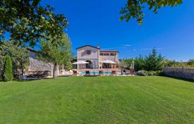5 dormitorio casa de pueblo 279 m² en Svetvinčenat, Croacia. 750 000 €