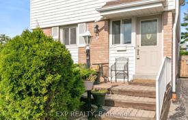 8 dormitorio casa de pueblo en Etobicoke, Canadá. C$1 181 000