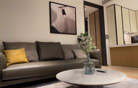 1-dormitorio apartamentos en condominio en Khlong Toei, Tailandia. $581 000