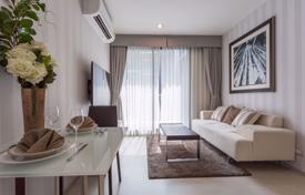 1-dormitorio apartamentos en condominio en Khlong Toei, Tailandia. $239 000