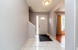 7 dormitorio casa de pueblo en Scarborough, Canadá. C$1 287 000