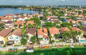 Casa de pueblo – West End, Miami, Florida,  Estados Unidos. $779 000