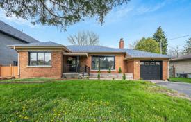 6 dormitorio casa de pueblo en Scarborough, Canadá. C$1 438 000