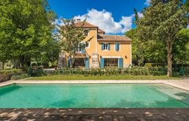 Villa – Avignon, Provenza - Alpes - Costa Azul, Francia. 1 795 000 €