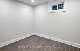 11 dormitorio adosado en North York, Canadá. C$1 426 000
