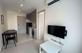 1-dormitorio apartamentos en condominio en Khlong Toei, Tailandia. $219 000