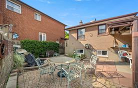 10 dormitorio casa de pueblo en Scarborough, Canadá. C$1 296 000
