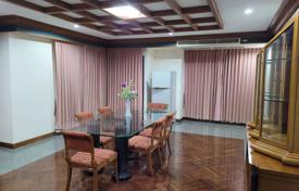 4 dormitorio ático en Watthana, Tailandia. $3 060  por semana